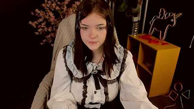 EsterTwilight online show from April 30, 10:55 am