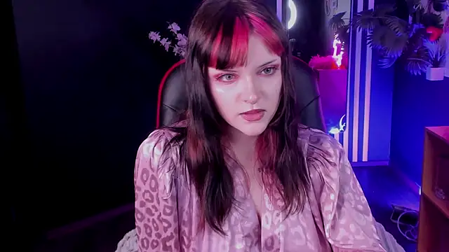 EsterTwilight online show from June 16, 4:07 pm