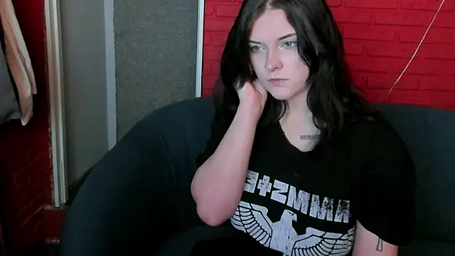 EsterTwilight online show from April 8, 4:08 pm