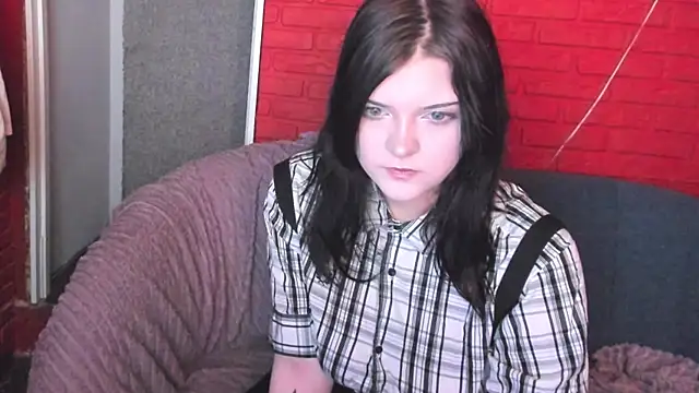 EsterTwilight online show from April 9, 3:40 pm