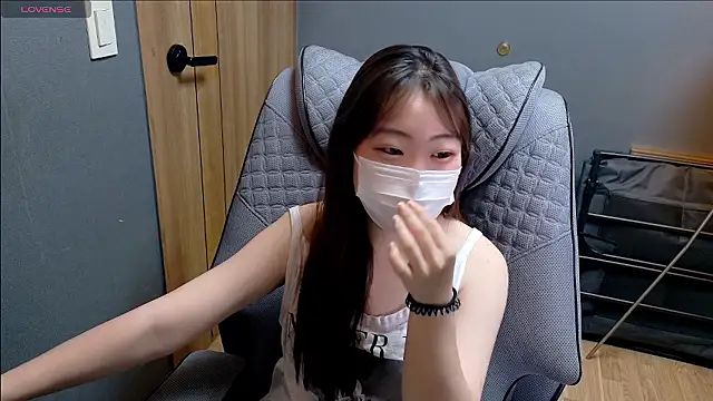 Berry Chuu online show from April 9, 10:21 am