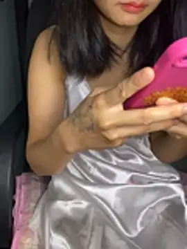 -Lilyn- online show from April 17, 4:21 pm