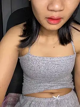 -Lilyn- online show from April 23, 4:08 pm