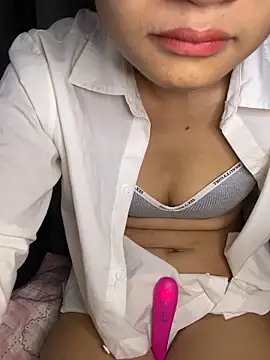 -Lilyn- online show from May 1, 4:56 pm