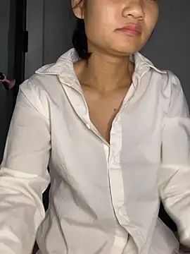 -Lilyn- online show from April 4, 6:14 pm