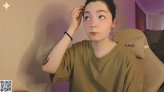 Snapshot of Luna_Moon13 chatting on April 16, 12:44 am Luna Moon13 online show from April 16, 12:44 am