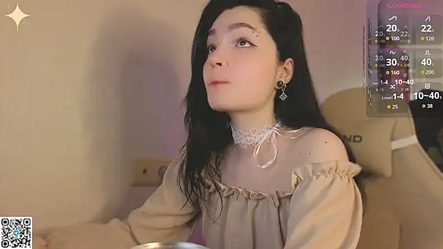 Snapshot of Luna_Moon13 chatting on May 6, 3:21 am Luna Moon13 online show from May 6, 3:21 am