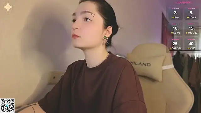 Snapshot of Luna_Moon13 chatting on May 7, 2:05 am Luna Moon13 online show from May 7, 2:05 am