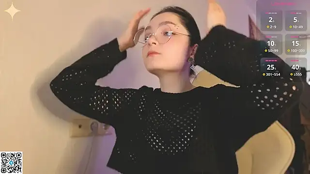 Snapshot of Luna_Moon13 chatting on April 24, 1:18 am Luna Moon13 online show from April 24, 1:18 am
