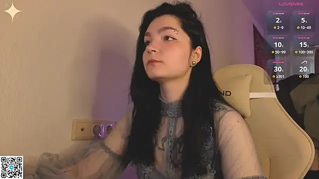 Snapshot of Luna_Moon13 chatting on April 13, 12:47 am Luna Moon13 online show from April 13, 12:47 am