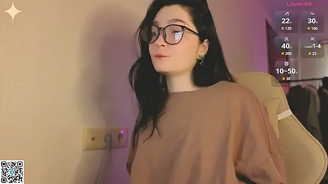 Snapshot of Luna_Moon13 chatting on April 19, 1:28 am Luna Moon13 online show from April 19, 1:28 am