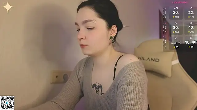 Snapshot of Luna_Moon13 chatting on May 3, 2:05 am Luna Moon13 online show from May 3, 2:05 am
