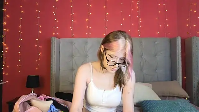 Snapshot of Elvessa_Aura chatting on April 16, 9:37 pm Elvessa Aura online show from April 16, 9:37 pm