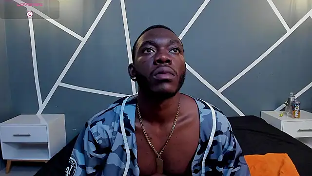 Snapshot of Oliver_Laurent_ chatting on March 11, 11:43 pm Oliver Laurent online show from March 11, 11:43 pm