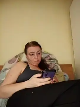 Bella-Monroe online show from April 11, 5:05 pm