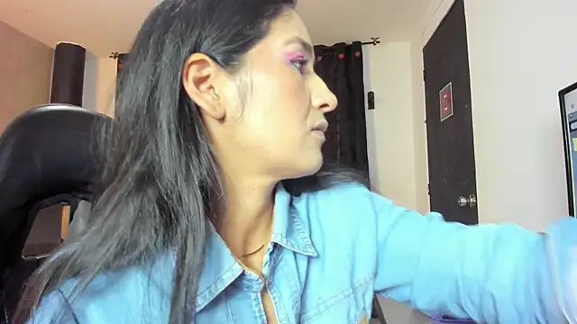 Snapshot of Vicky_Angeel chatting on May 6, 2:54 pm Vicky Angeel online show from May 6, 2:54 pm