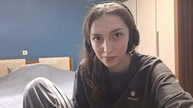 CindyLight online show from April 4, 3:29 pm