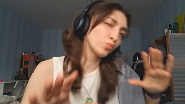 Snapshot of CindyLight chatting on March 17, 3:26 pm CindyLight online show from March 17, 3:26 pm