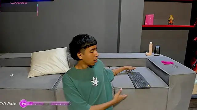 Snapshot of Ender_h0tt chatting on May 3, 2:20 pm Ender h0tt online show from May 3, 2:20 pm