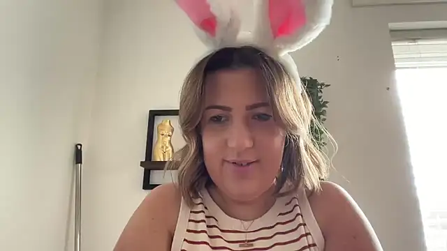 annabellewarick online show from April 2, 10:00 am