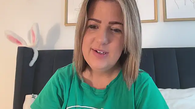 annabellewarick online show from June 18, 6:12 am