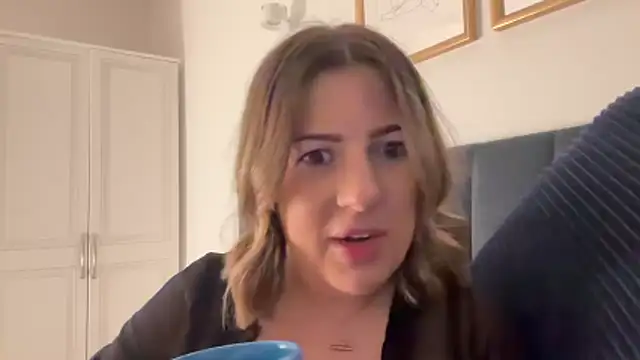 annabellewarick online show from April 29, 8:48 pm