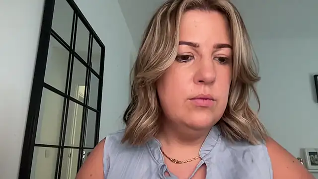 annabellewarick online show from May 26, 1:42 pm