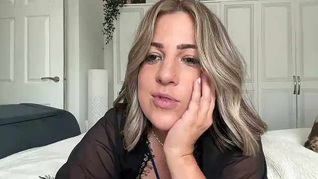 annabellewarick online show from May 21, 1:52 pm