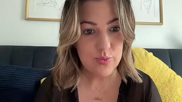 annabellewarick online show from May 6, 8:18 am
