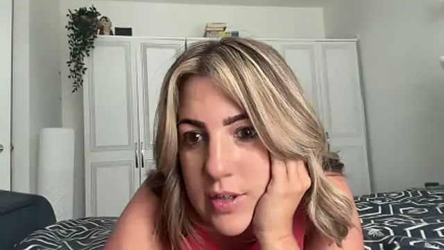 annabellewarick online show from June 15, 3:44 pm