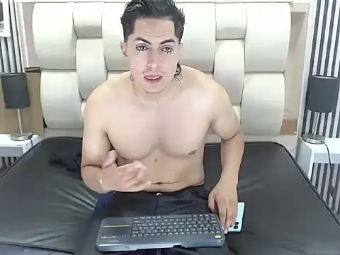 Alex Wolft online show from June 17, 12:26 pm