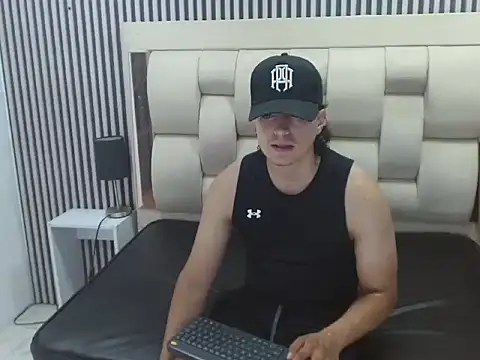 Alex Wolft online show from June 21, 12:11 pm