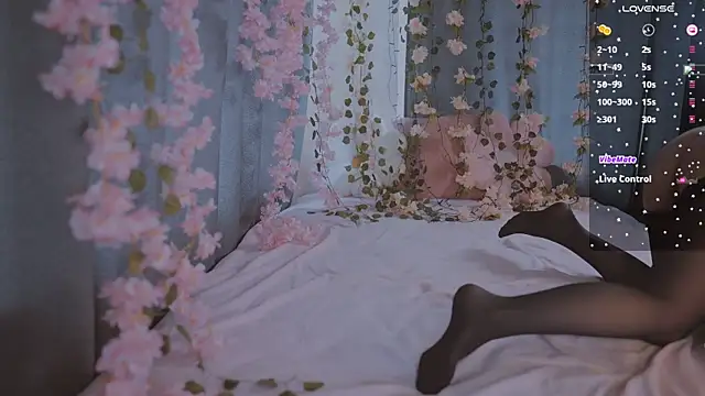 x  sexykitten666  x online show from July 4, 4:11 pm
