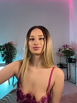 ScarletFlameee online show from May 10, 5:55 am