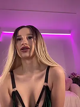 ScarletFlameee online show from March 11, 9:09 pm