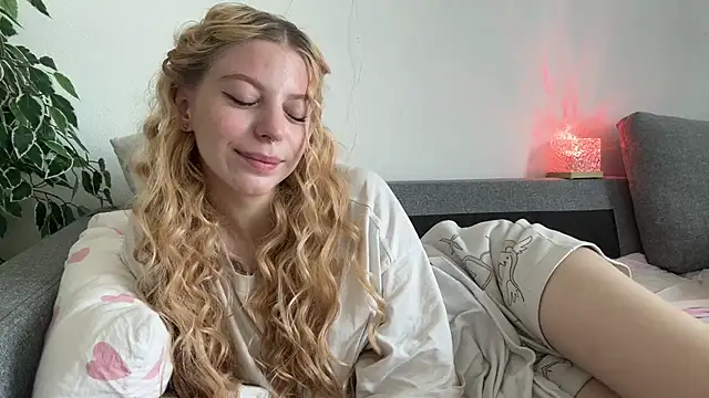 Fanny Fresh online show from August 2, 9:07 am