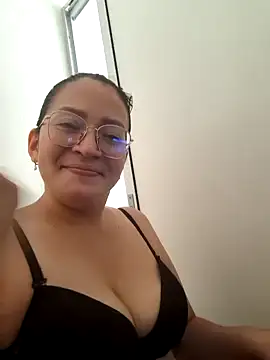 Snapshot of Dr_Edna_naughty chatting on May 30, 4:23 pm Dr Edna naughty online show from May 30, 4:23 pm