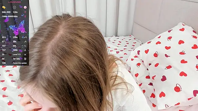 ErinnPieloch online show from April 14, 7:19 pm