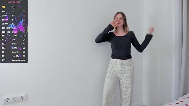 ErinnPieloch online show from April 17, 7:06 pm