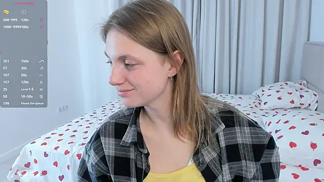 ErinnPieloch online show from April 3, 7:42 pm