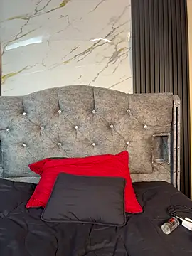 Bunny fire online show from April 7, 7:04 pm