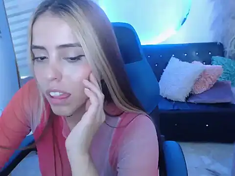 ariah cute online show from March 31, 7:05 pm