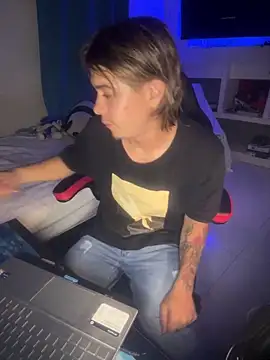 AngelLatinBoy online show from April 12, 3:43 am