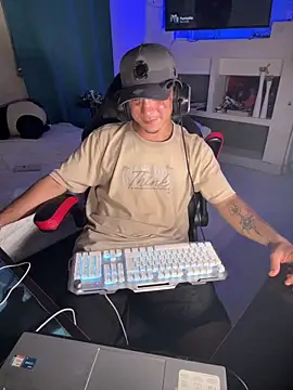 AngelLatinBoy online show from April 8, 2:35 am