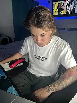 AngelLatinBoy online show from March 14, 9:10 pm