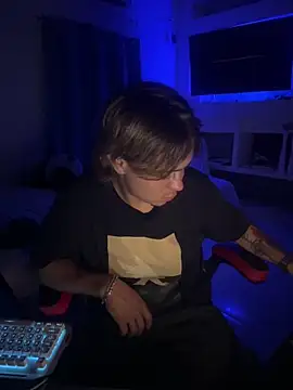 AngelLatinBoy online show from April 3, 4:30 am