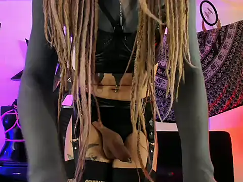 OnixWitch777 online show from April 7, 8:10 pm