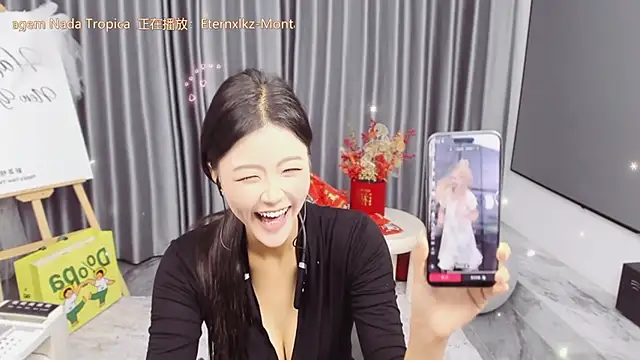 Momolith 616 online show from March 23, 12:49 pm