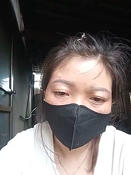 Snapshot of Bling-pusy chatting on May 23, 8:24 am Bling-pusy online show from May 23, 8:24 am