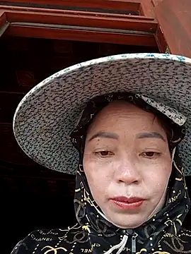 Yellow-pink online show from April 4, 1:45 am